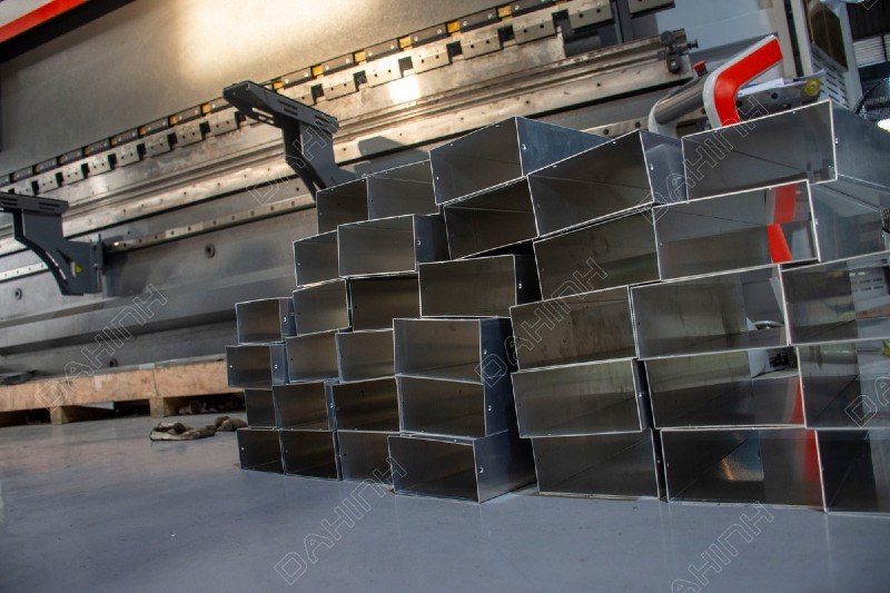 gia công chấn gấp kim loại theo yêu cầu
