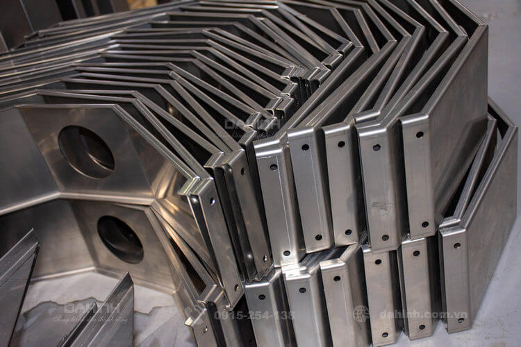 Gia công cắt gấp inox