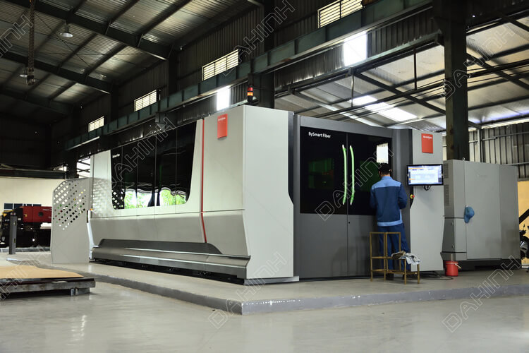 Hệ thống máy cắt laser công nghệ Thụy Sĩ