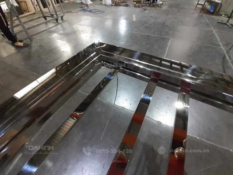 Gia công khung cửa inox mạ vàng