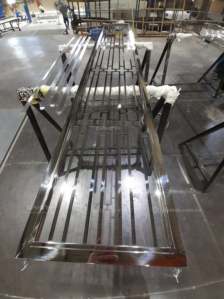 Gia công khung cửa inox mạ vàng