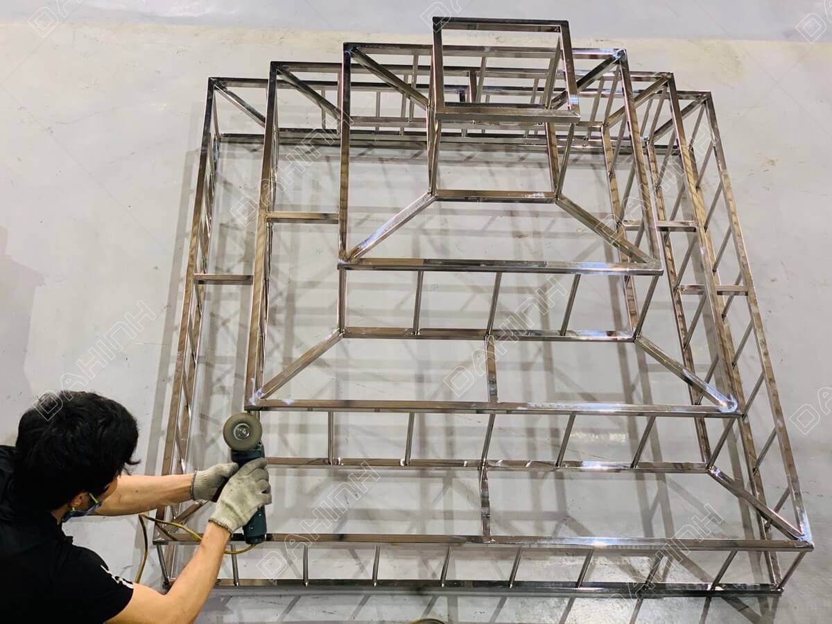 Gia công kệ inox hình chóp