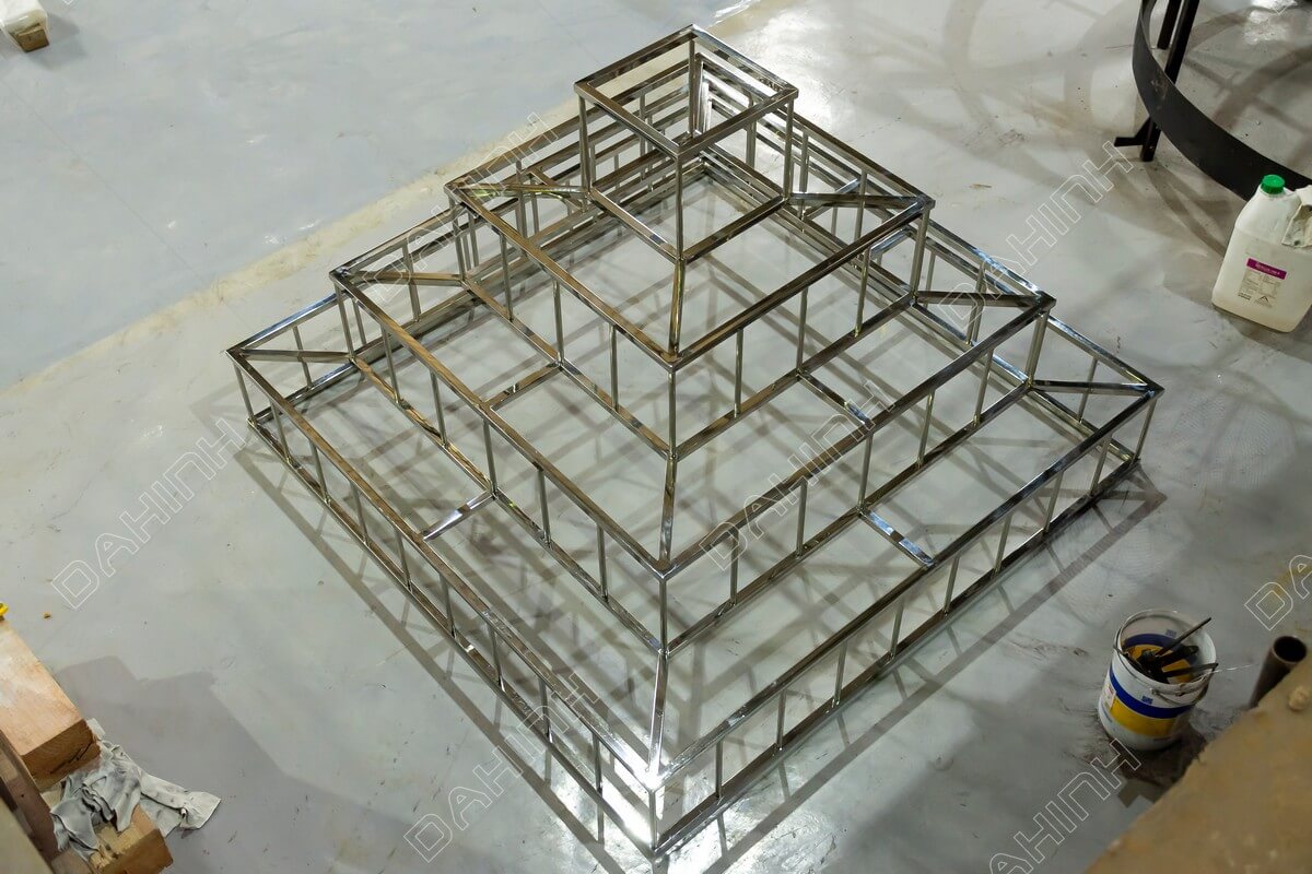 Gia công kệ inox hình chóp
