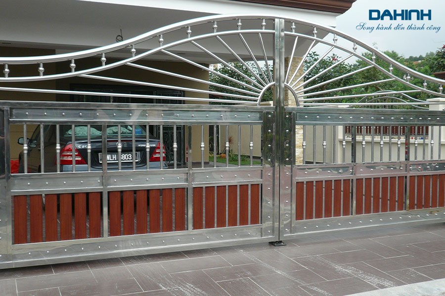 cửa cổng inox