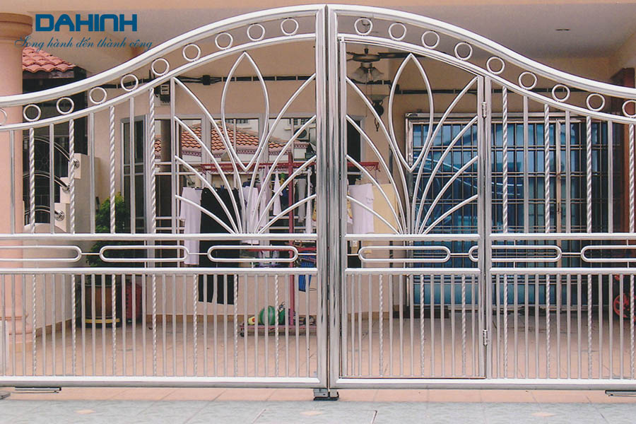 cửa cổng inox